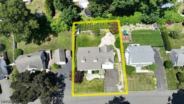 211 Spruce St, Midland Park Boro, NJ 07432