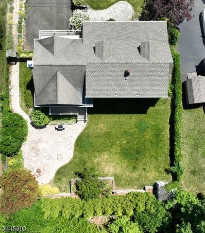 211 Spruce St, Midland Park Boro, NJ 07432