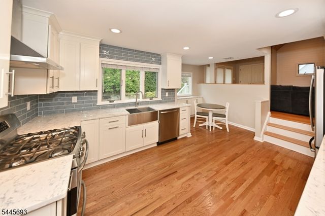 211 Spruce St, Midland Park Boro, NJ 07432