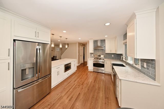 211 Spruce St, Midland Park Boro, NJ 07432