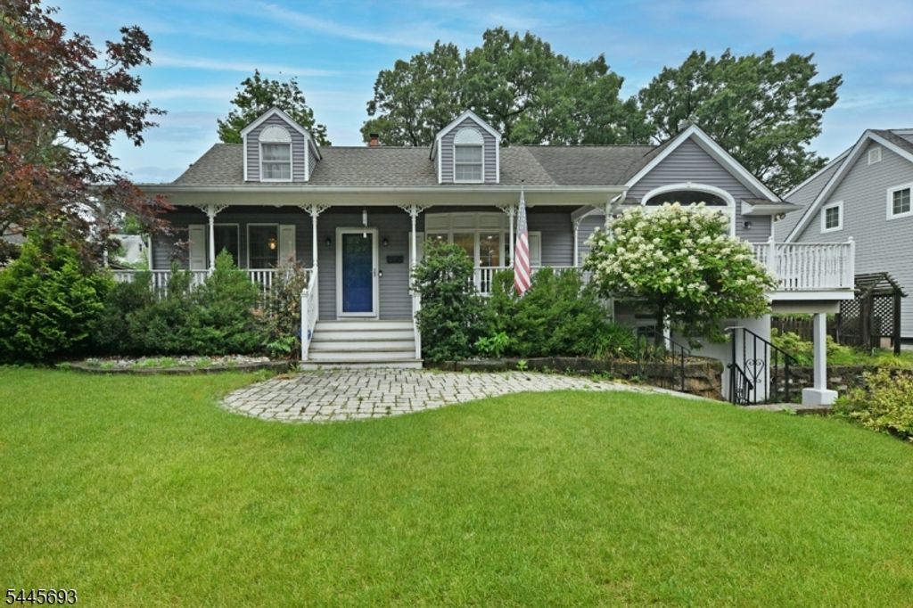211 Spruce St, Midland Park Boro, NJ 07432