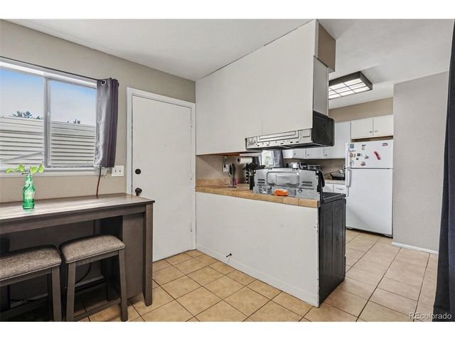 1194 S Troy St, Aurora, CO 80012