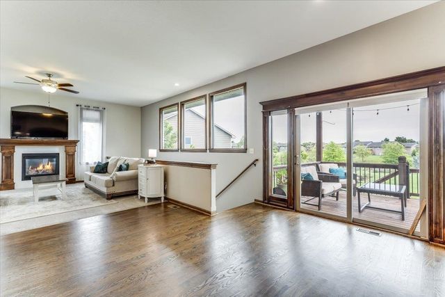 2332 N Lakeview Ct, Andover, KS 67002
