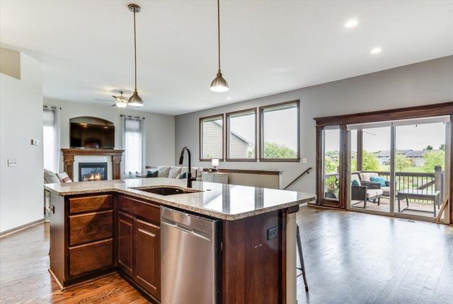 2332 N Lakeview Ct, Andover, KS 67002