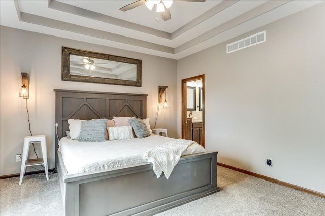 2332 N Lakeview Ct, Andover, KS 67002