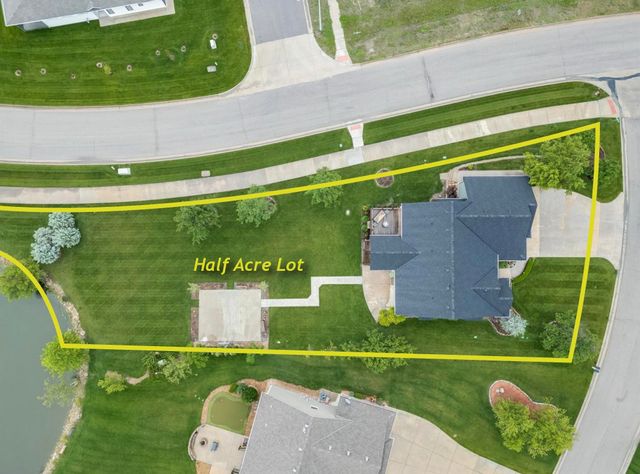 2332 N Lakeview Ct, Andover, KS 67002