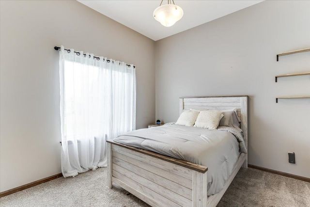 2332 N Lakeview Ct, Andover, KS 67002