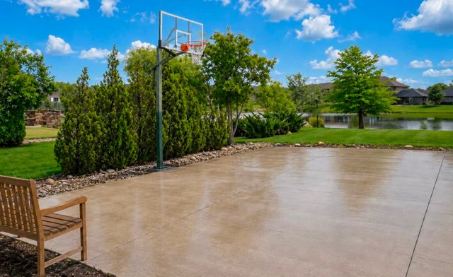 2332 N Lakeview Ct, Andover, KS 67002