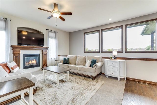 2332 N Lakeview Ct, Andover, KS 67002