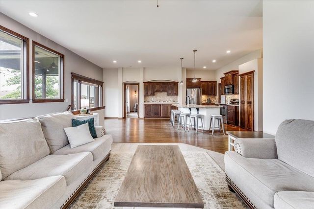 2332 N Lakeview Ct, Andover, KS 67002