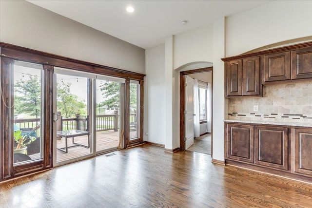 2332 N Lakeview Ct, Andover, KS 67002