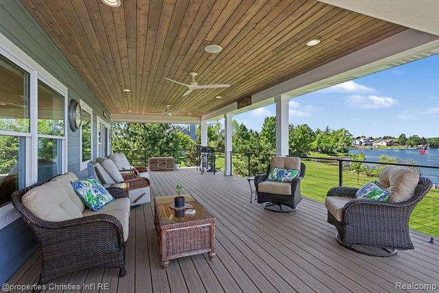 2260 Willow Bay Lane, Gladwin, MI 48624