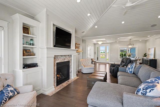 2260 Willow Bay Lane, Gladwin, MI 48624