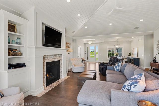 2260 Willow Bay Lane, Gladwin, MI 48624