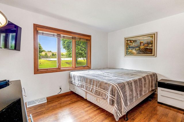 1551 W Goldcrest AVENUE, Milwaukee, WI 53221