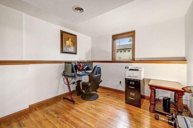 1551 W Goldcrest AVENUE, Milwaukee, WI 53221