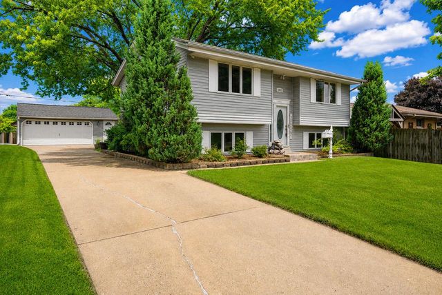 1551 W Goldcrest AVENUE, Milwaukee, WI 53221