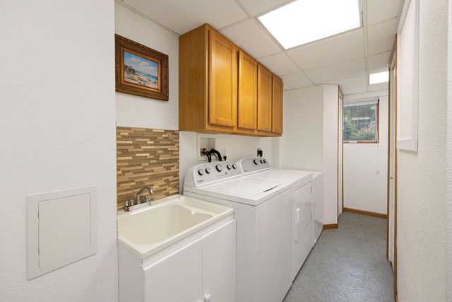 1551 W Goldcrest AVENUE, Milwaukee, WI 53221