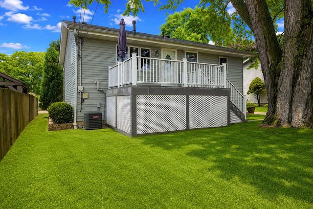 1551 W Goldcrest AVENUE, Milwaukee, WI 53221