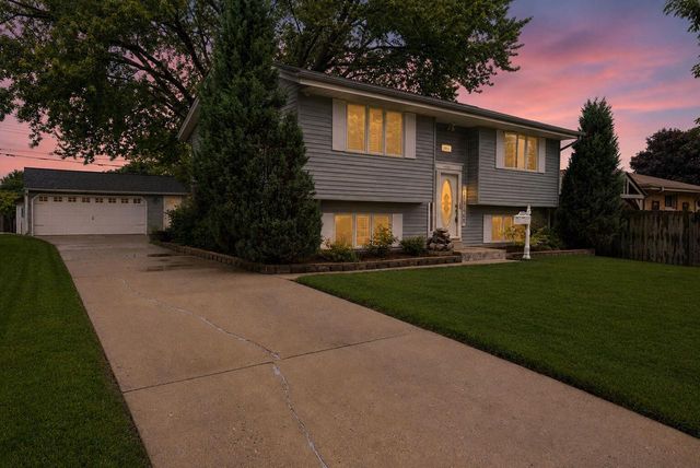 1551 W Goldcrest AVENUE, Milwaukee, WI 53221