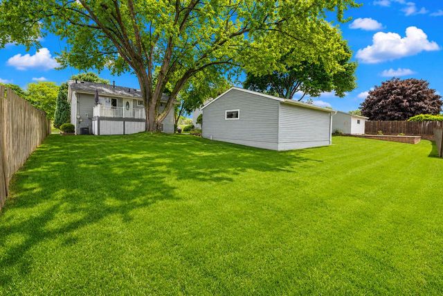1551 W Goldcrest AVENUE, Milwaukee, WI 53221