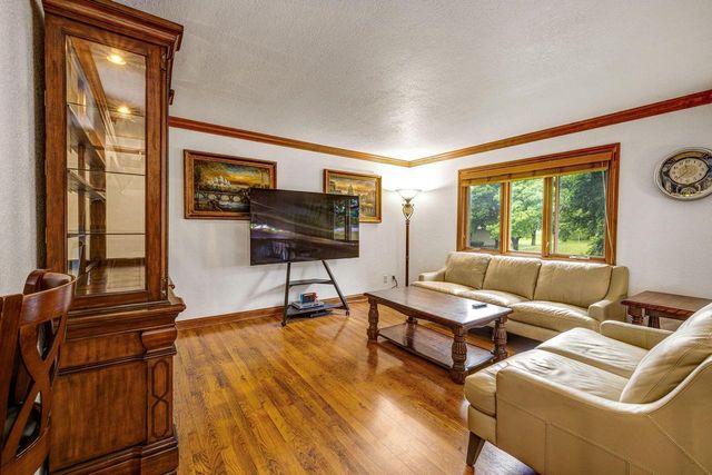 1551 W Goldcrest AVENUE, Milwaukee, WI 53221
