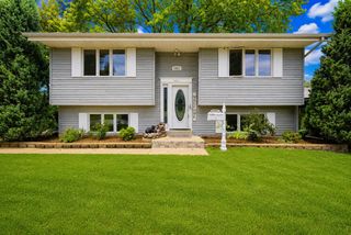 1551 W Goldcrest AVENUE, Milwaukee, WI 53221