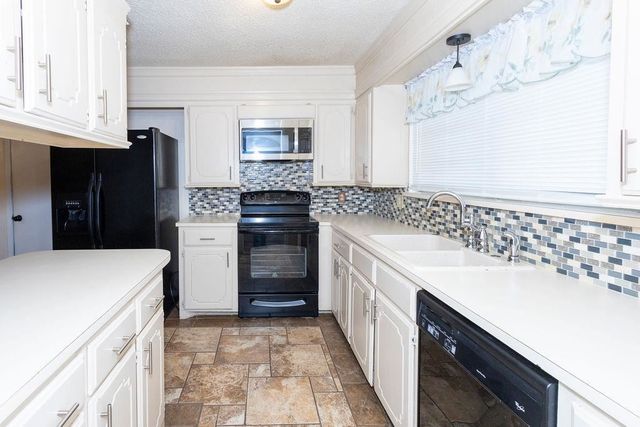 4625 SE Aberdeen Ave, Lawton, OK 73501