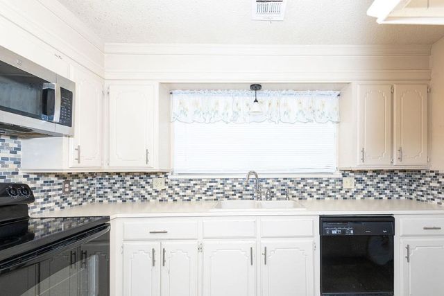 4625 SE Aberdeen Ave, Lawton, OK 73501