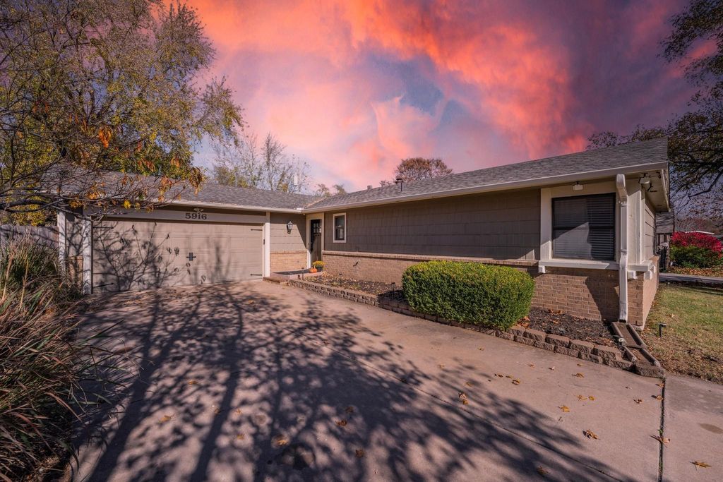 5916 Flagstaff St, Bel Aire, KS 67220