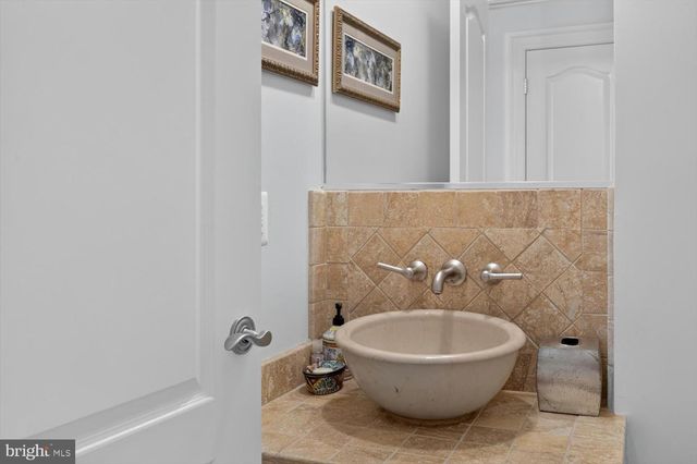 5316 42ND ST NW, Washington, DC 20015
