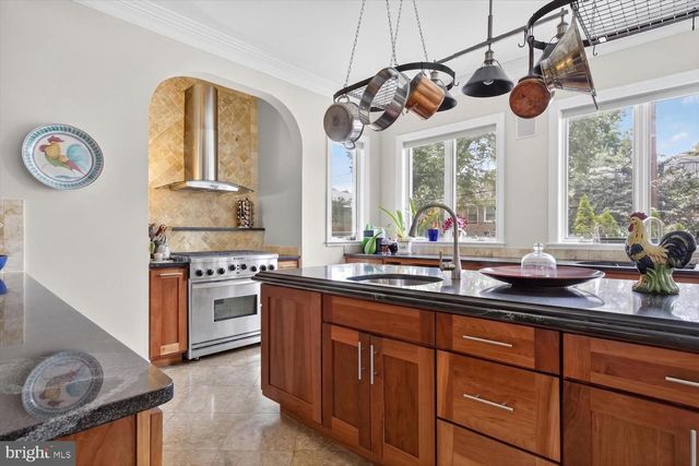 5316 42ND ST NW, Washington, DC 20015