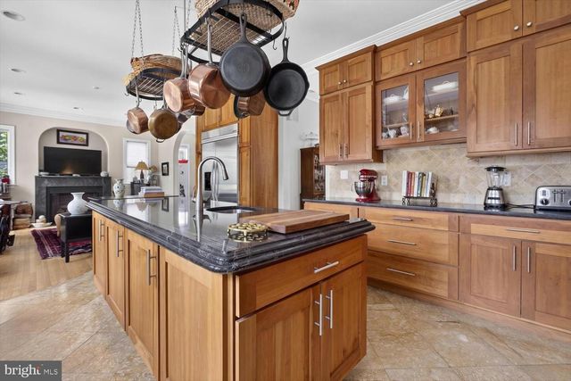5316 42ND ST NW, Washington, DC 20015