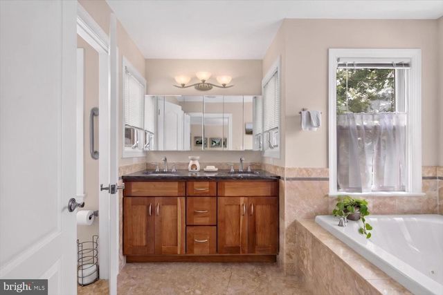 5316 42ND ST NW, Washington, DC 20015