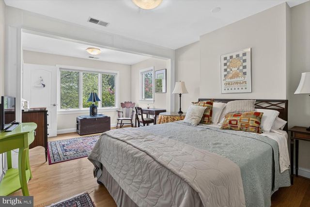 5316 42ND ST NW, Washington, DC 20015