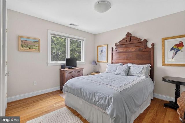 5316 42ND ST NW, Washington, DC 20015