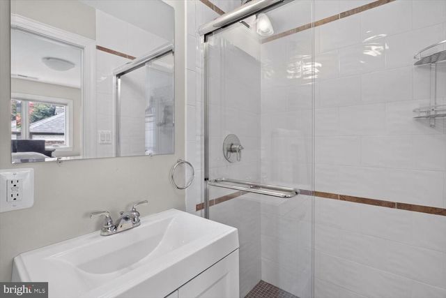 5316 42ND ST NW, Washington, DC 20015