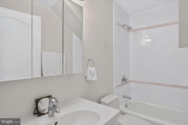 5316 42ND ST NW, Washington, DC 20015
