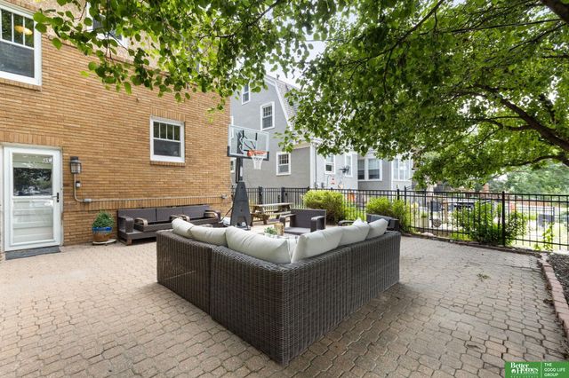 302 S 49th Avenue, Omaha, NE 68132