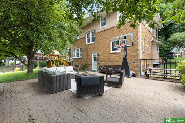 302 S 49th Avenue, Omaha, NE 68132