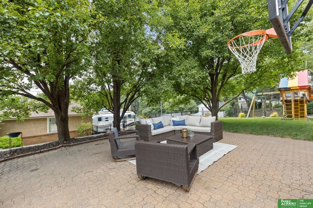 302 S 49th Avenue, Omaha, NE 68132