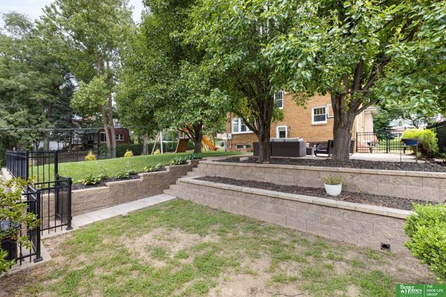 302 S 49th Avenue, Omaha, NE 68132