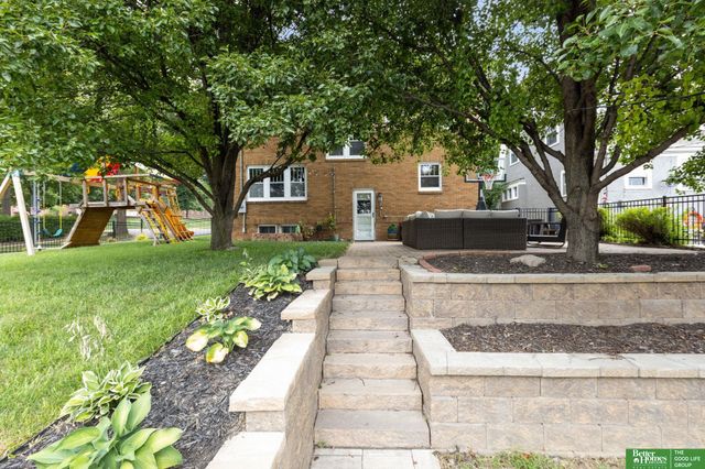 302 S 49th Avenue, Omaha, NE 68132