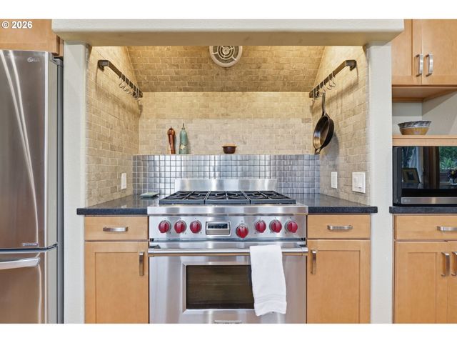 3015 Sw WESTWOOD Dr, Portland, OR 97225