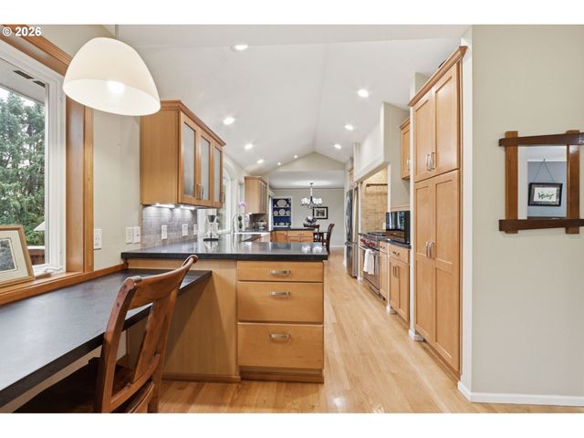 3015 Sw WESTWOOD Dr, Portland, OR 97225