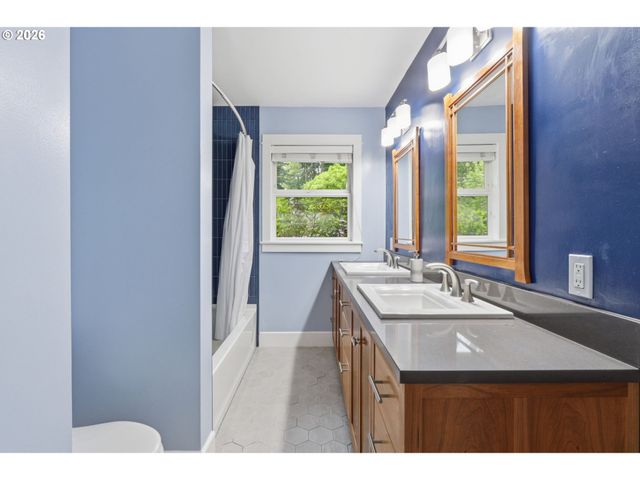 3015 Sw WESTWOOD Dr, Portland, OR 97225