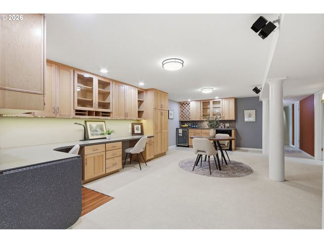 3015 Sw WESTWOOD Dr, Portland, OR 97225