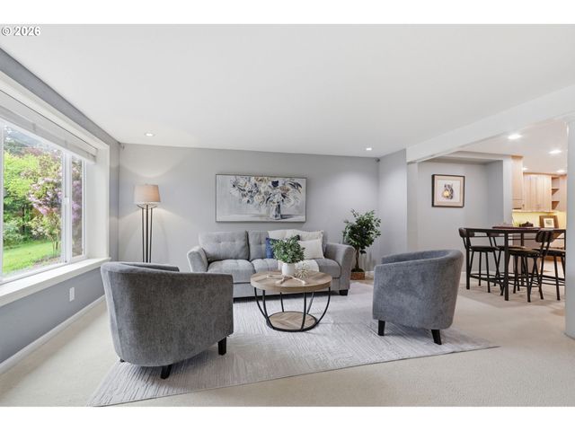 3015 Sw WESTWOOD Dr, Portland, OR 97225