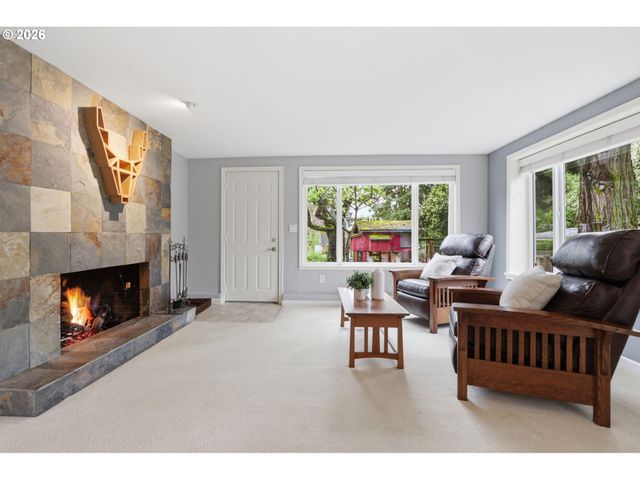 3015 Sw WESTWOOD Dr, Portland, OR 97225