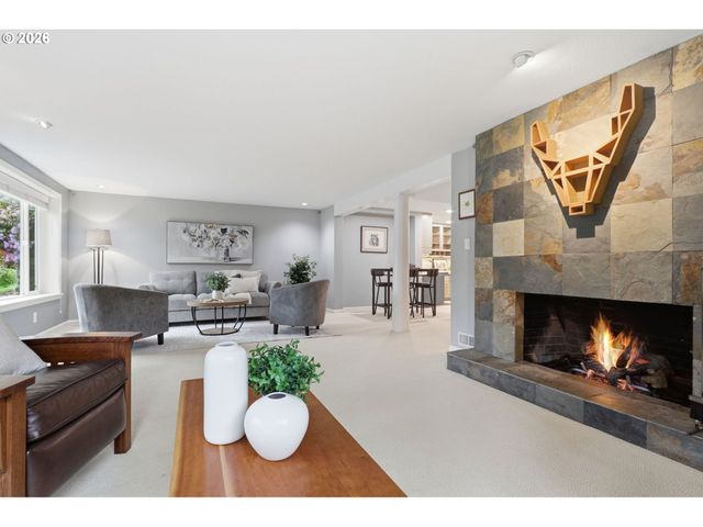 3015 Sw WESTWOOD Dr, Portland, OR 97225